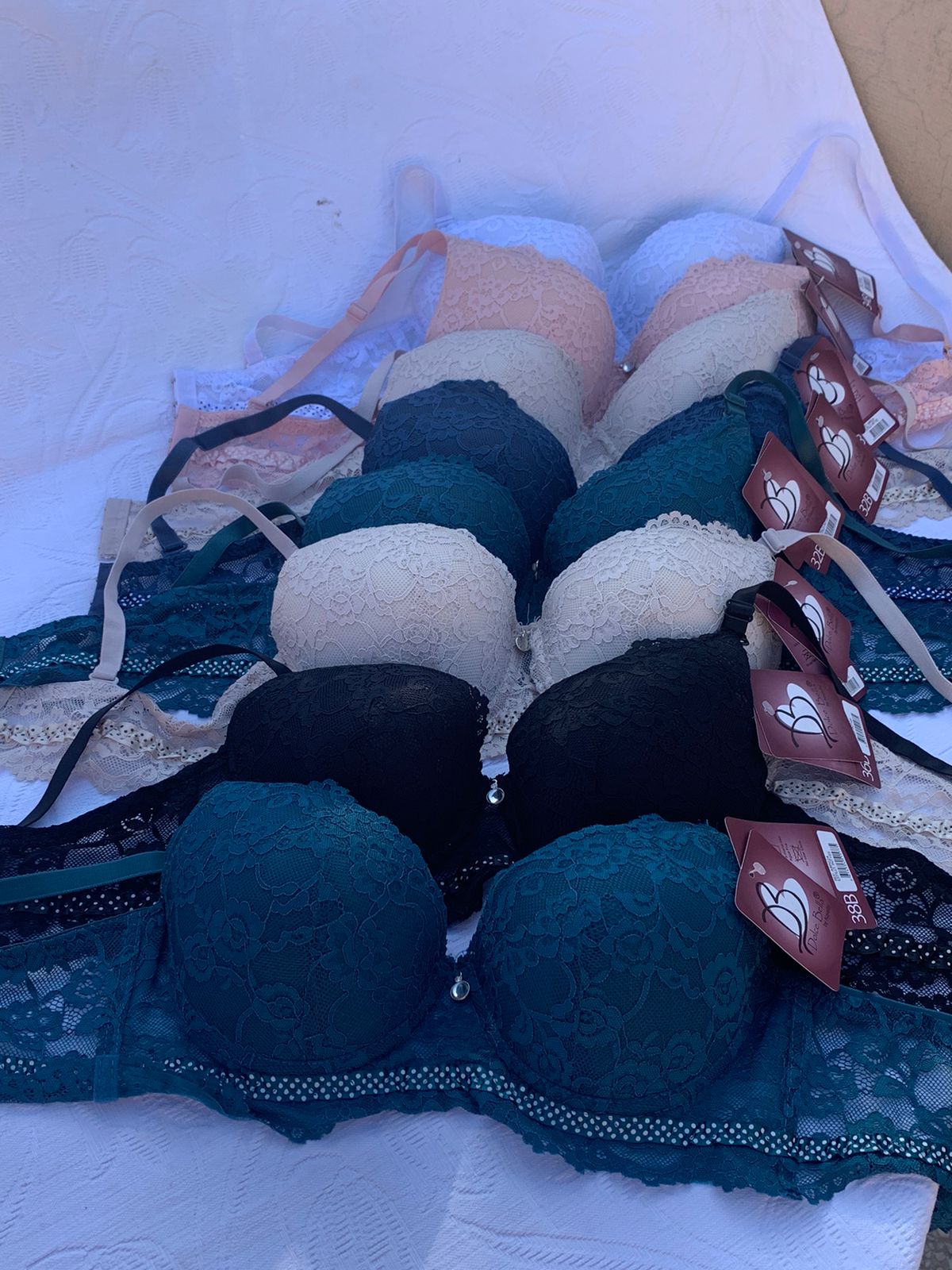 Imported Luxury Lace Push-Up Bra – Amazon Quality (White / Blue / Black / Nude / Skin / Pink / Midnight Blue)+ FREE GIFT