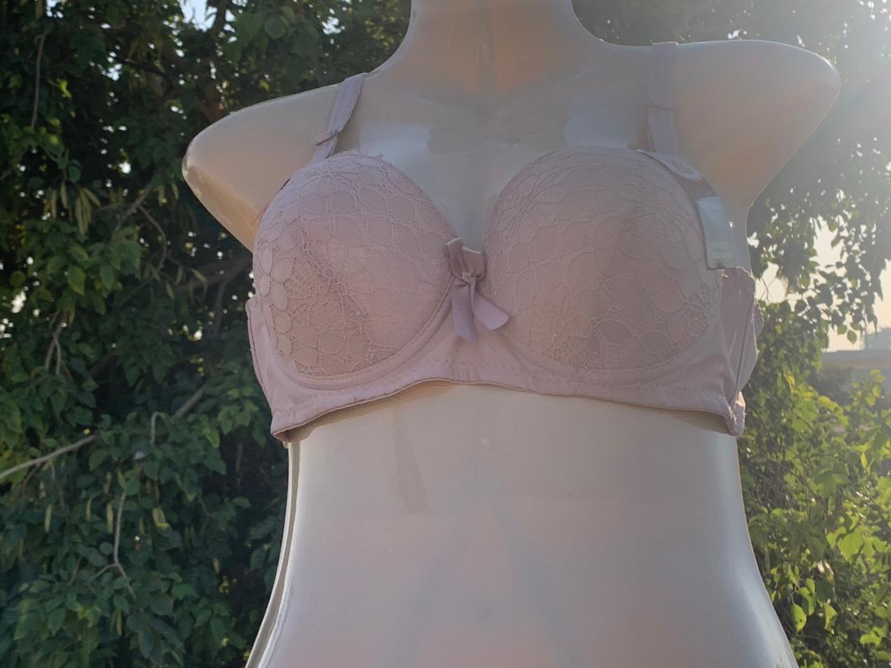 “Premium Lace Padded Bra – Free Gift