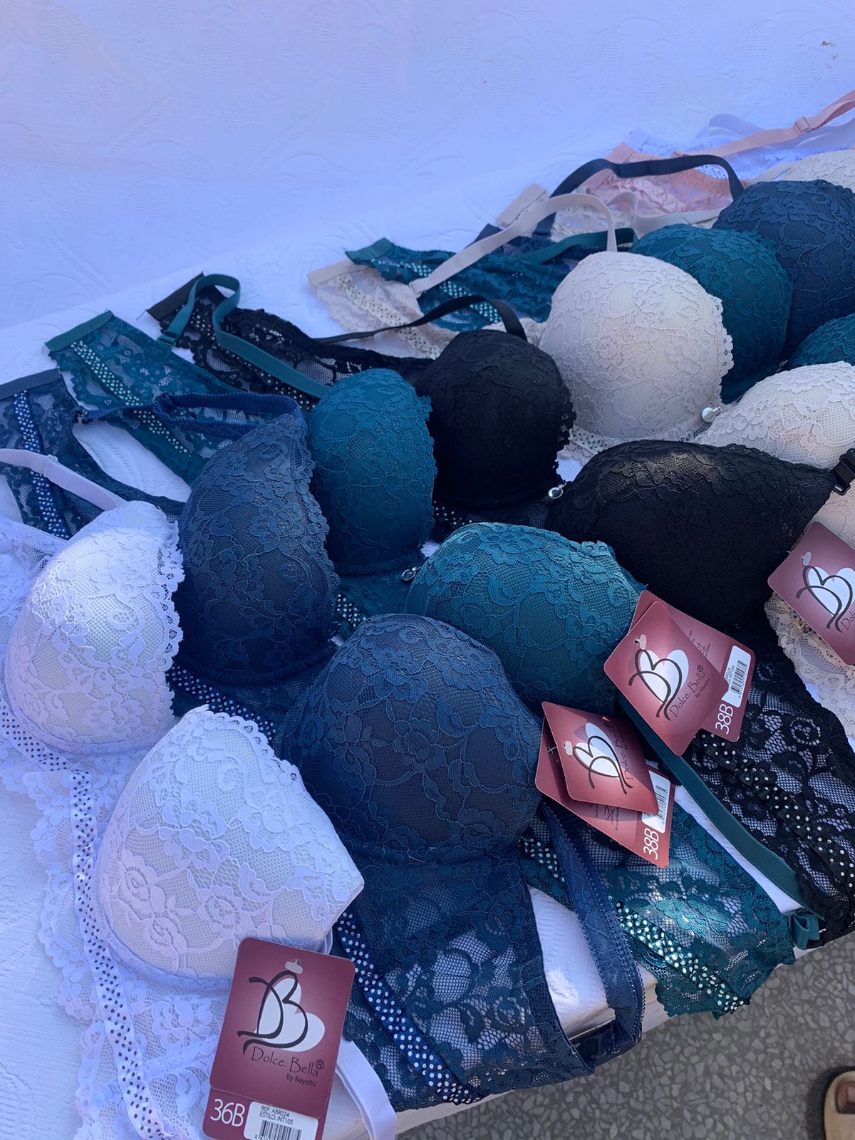 Imported Luxury Lace Push-Up Bra – Amazon Quality (White / Blue / Black / Nude / Skin / Pink / Midnight Blue)+ FREE GIFT