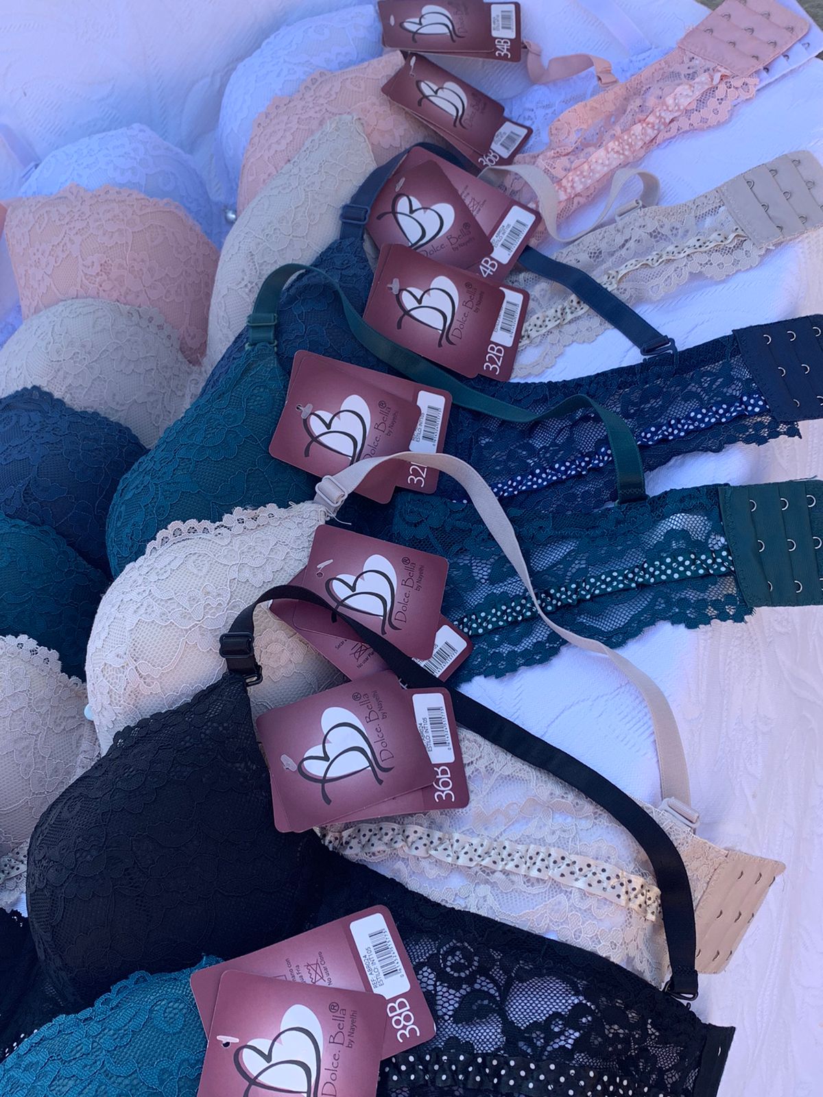 Imported Luxury Lace Push-Up Bra – Amazon Quality (White / Blue / Black / Nude / Skin / Pink / Midnight Blue)+ FREE GIFT