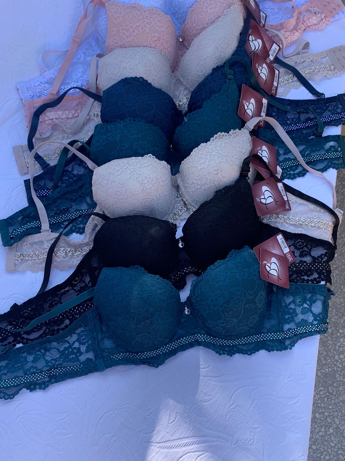 Imported Luxury Lace Push-Up Bra – Amazon Quality (White / Blue / Black / Nude / Skin / Pink / Midnight Blue)+ FREE GIFT