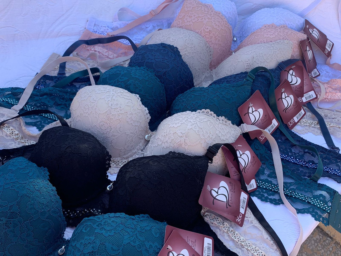 Imported Luxury Lace Push-Up Bra – Amazon Quality (White / Blue / Black / Nude / Skin / Pink / Midnight Blue)+ FREE GIFT