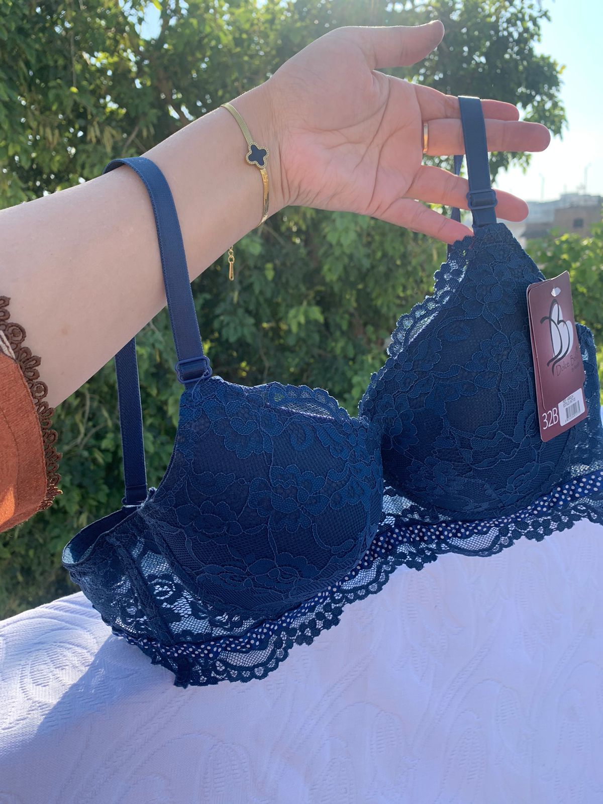 Imported Luxury Lace Push-Up Bra – Amazon Quality (White / Blue / Black / Nude / Skin / Pink / Midnight Blue)+ FREE GIFT