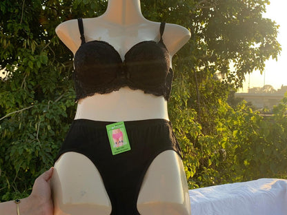 “Premium Lace Padded Bra – Free Gift