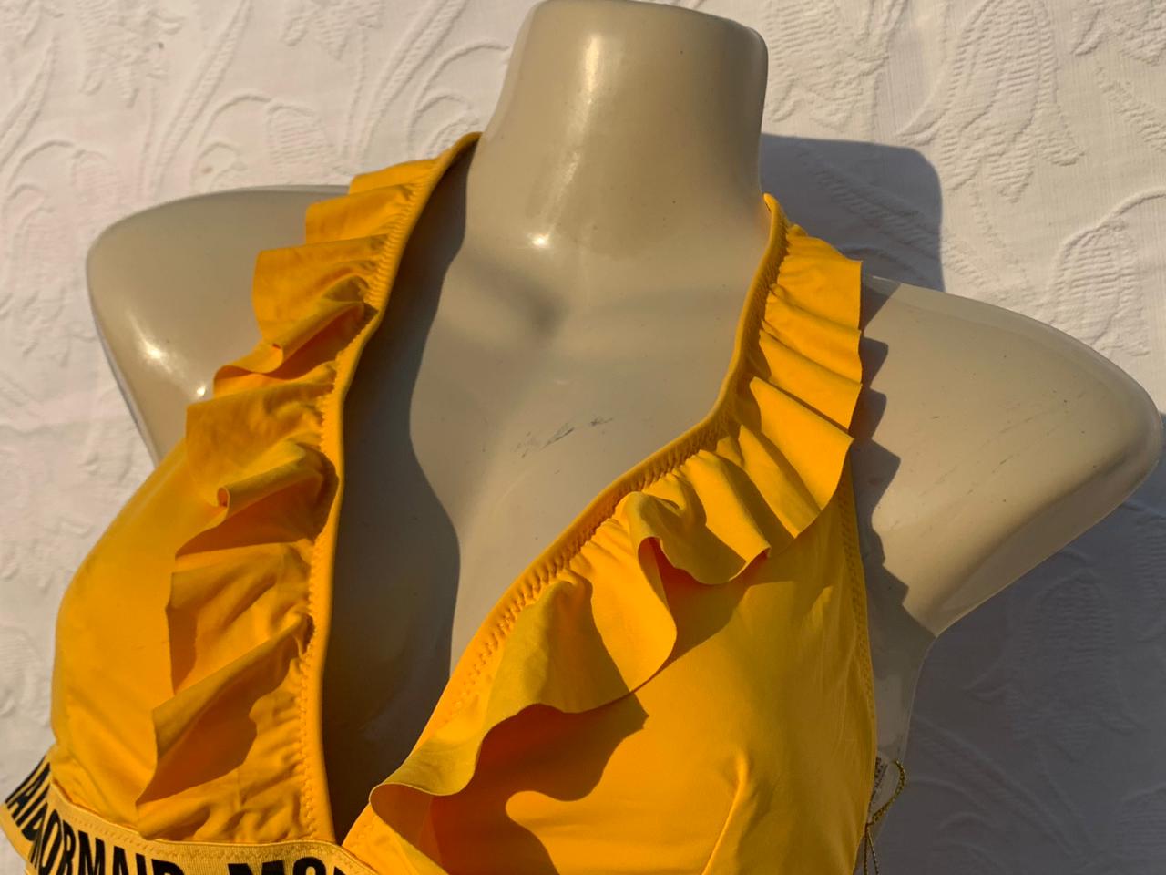 2-Piece Bikini Set – Ruffle Top & Printed Bottom (Yellow) + Free Gift